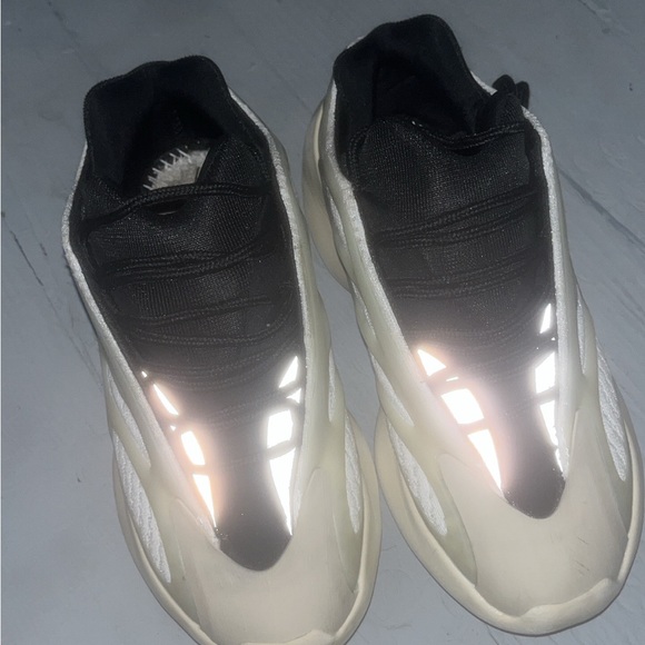 yeezys boost - Picture 2 of 3